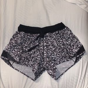 lululemon hotty hot size 4 shorts